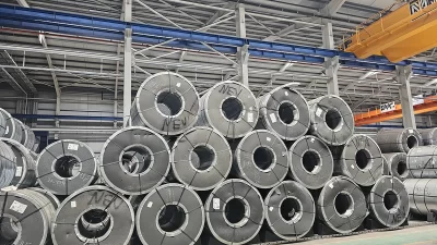 3-tier steel coil pyramid storage system using polymer blocks in a Brazilian warehouse